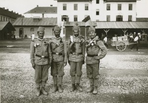 Dr. Fritz (Friedrich) Kunzelmann, "Graz, Ostbahnhof, Einrücken der Bosniaken", 1914, Inv.-Nr. PL032135 (Multimediale Sammlungen / UMJ)