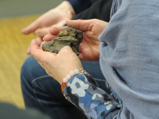 Hands on - exklusiv durften wir manche Objekte aus der Sammlung auch angreifen und genauer unter die Lupe nehmen.