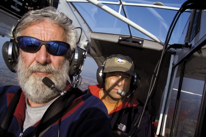 Fotograf Ruedi Homberger (vorne) und Geologe Kurt Stüwe (hinten) beim Fliegen, Foto: Ruedi Homberger