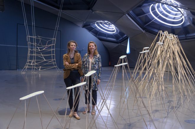 Kuratorin Katrin Bucher Trantow mit Künstlerin Kateřina Vincourová, 2016, Foto: Universalmuseum Joanneum/N. Lackner