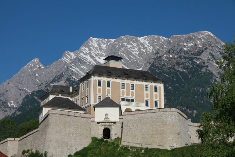 Schloss Trautenfels mit Grimming, 19. Mai 2011, Foto: UMJ/Katharina Krenn