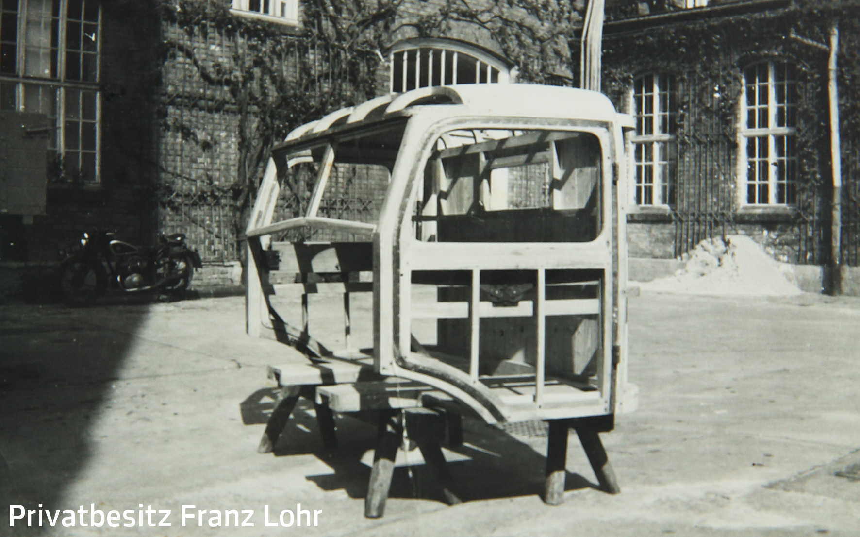 Wagnerarbeit: Führerhaus aus Holz für einen LKW,