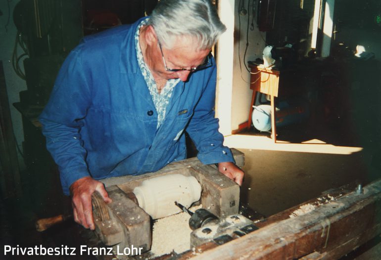 Franz Lohr aus Hönigtal in seiner Wagnerwerkstatt