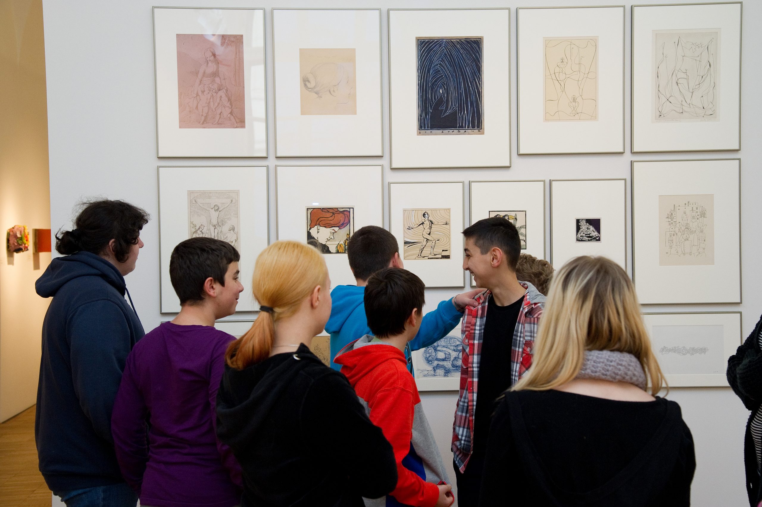 Schüler*innen im Museum