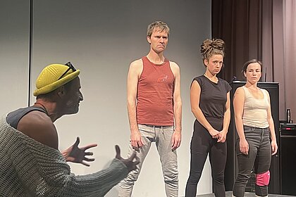 Gruppenfoto der Darsteller im Space04