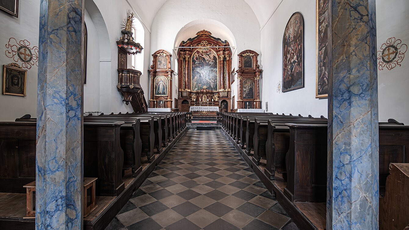 Ansicht der Antoniuskirche vom Eingang.