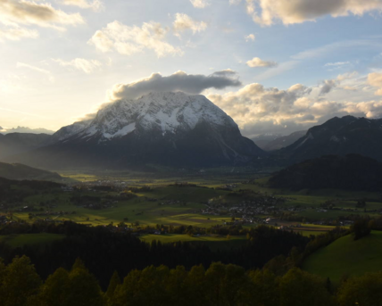 The Grimmig mountain with clouds and evening sun, recorded with the Grimming-Donnersbachtal webcam