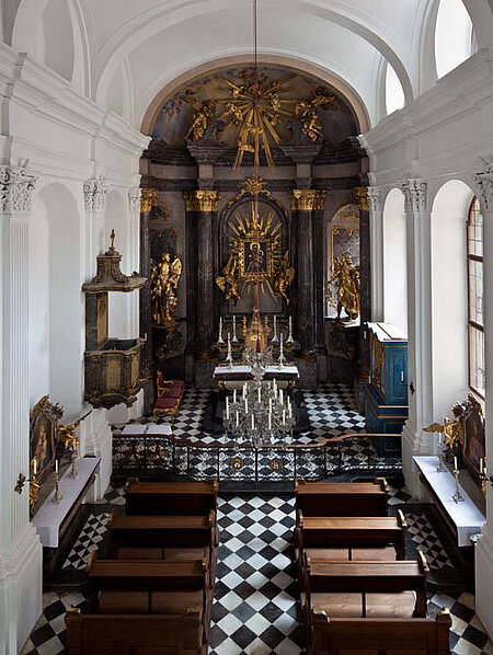 Blick in Richtung Altar in der Schlosskirche im Schloss Eggenberg.