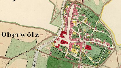 Karte von Oberwölz in rot und grün, die bei der Ausstellung "was war" gezeigt wird. 