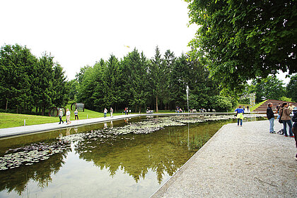 People walking in the area of the Berggartencafé in the Austrian Sculpture Park.