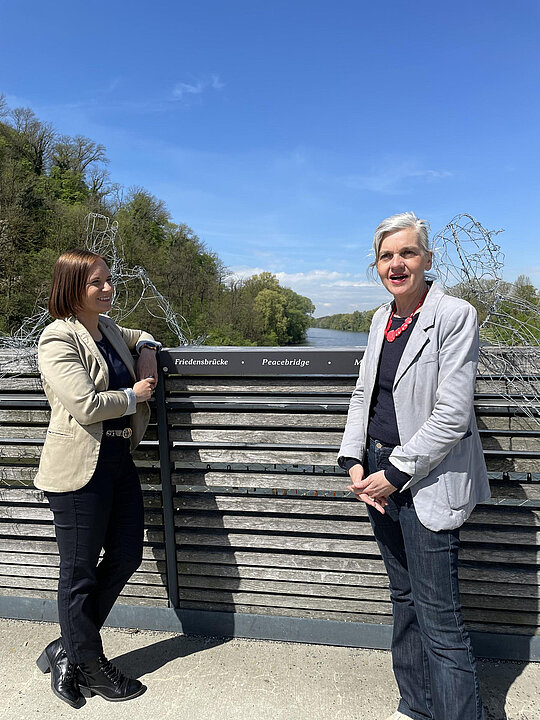 Dreharbeiten für "Wer bist du: Steiermark?" auf der Friedensbrücke, Bad Radkersburg