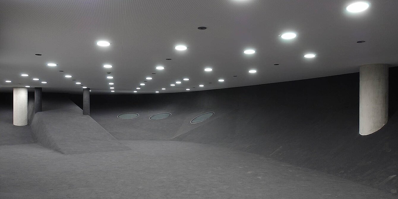 Ansicht des leeren Space03 im Kunsthaus Graz.