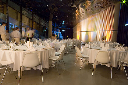  A gala will be held at Space04 in the Kunsthaus Graz.