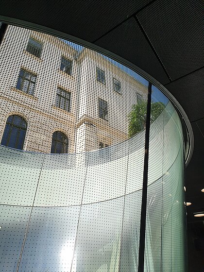 View from the architectural glass funnel in the Auditorium onto the Joanneumsviertelplatz.