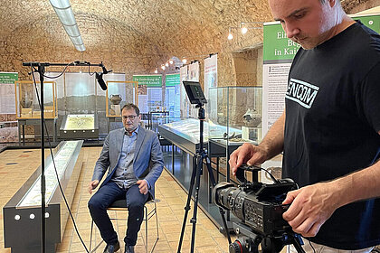 Dreharbeiten für "Wer bist du: Steiermark?" im Hengist-Museum im Schloss Wildon, Wildon