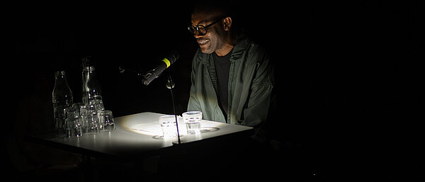 Protocol for Utopia: Being One. Ein poetisch-performativer Abend, co-kuratiert von Abdelaziz Baraka Sakin