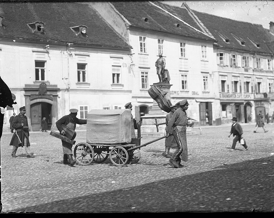 Russische Kriegsgefangene am Hauptplatz von Radkersburg, o.J., Fotograf Richard Prettner, Leihgabe: Museum im Alten Zeughaus, Bad Radkersburg