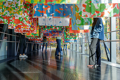 Société Réaliste, U.N. Camouflage, 2012–2013/2023, Installationsansicht Kunsthaus Graz, 