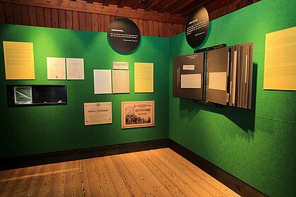 Ausstellungsansicht "Das Studierhäusl" -  Ehrungen und Kritik