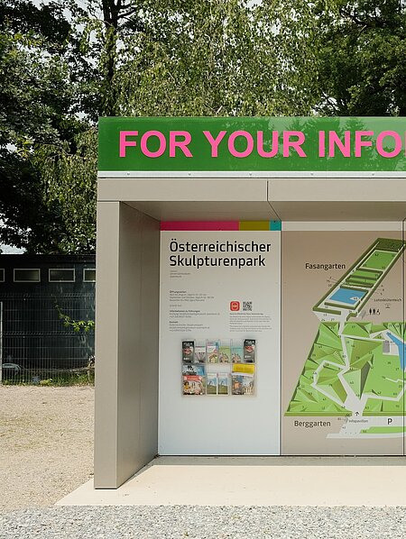 Der Infopavillon beim Eingangsbereich des Skulpturenparks wurde von Michael Schuster als Kunstwerk neu entworfen. 