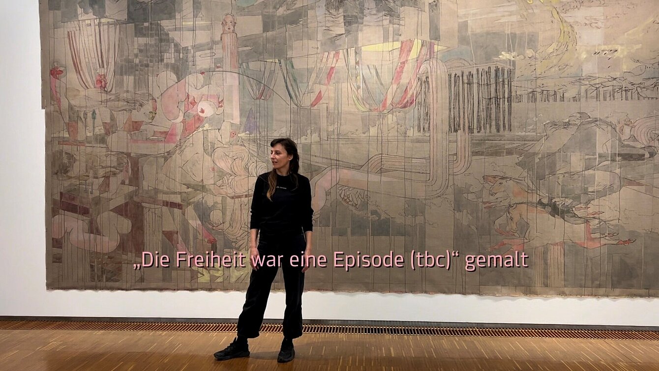 Maria Legat vor einem ihrer Werke