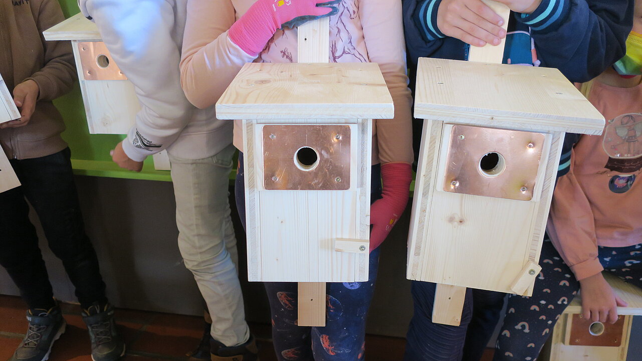 Holzkästen für Vögel zum brüten 