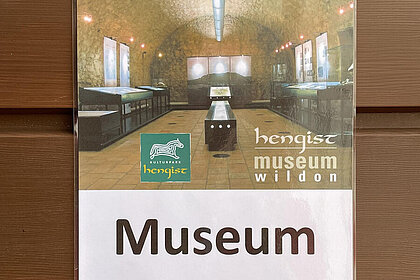 Dreharbeiten für "Wer bist du: Steiermark?" im Hengist-Museum im Schloss Wildon, Wildon