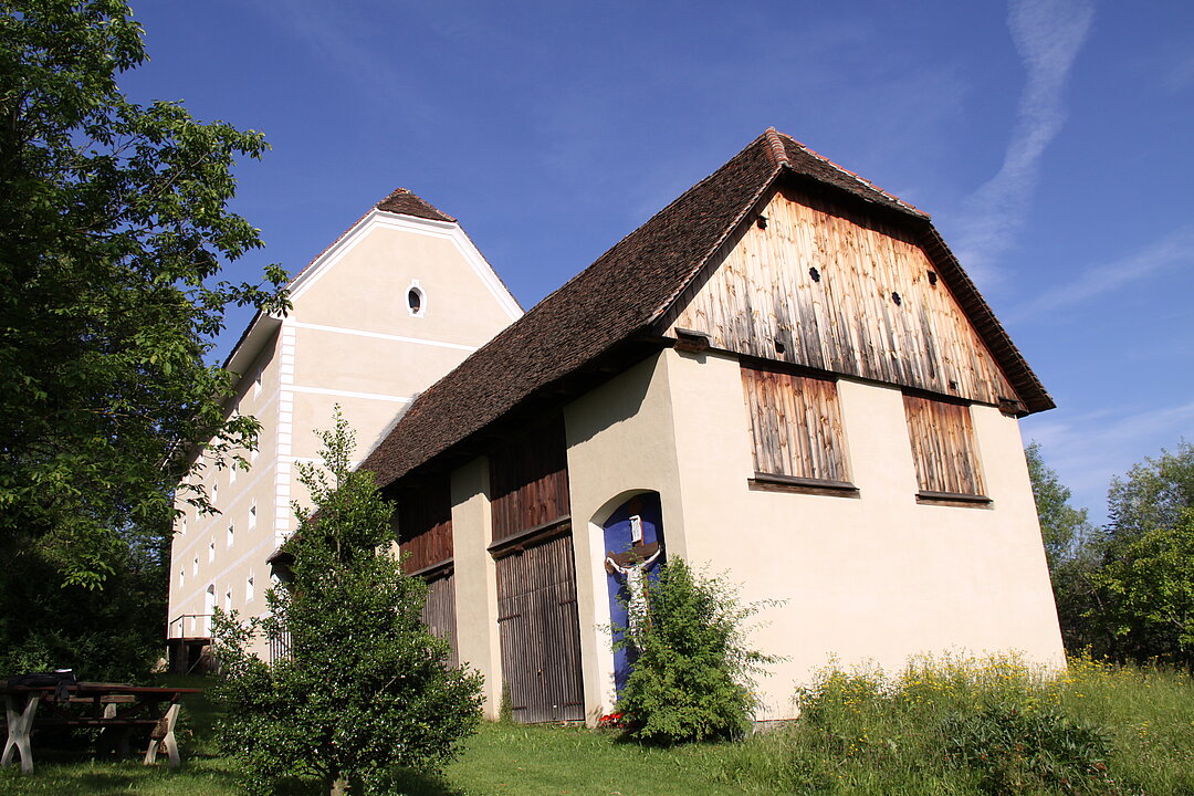 Mehrstöckiges Gebäude neben dem Schloss Stainz, ehemaliger Getreidespeicher