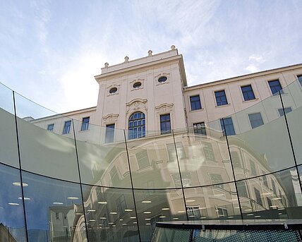 Ansicht der Neuen Galerie Graz von außen