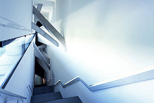 The history of displaying in museums