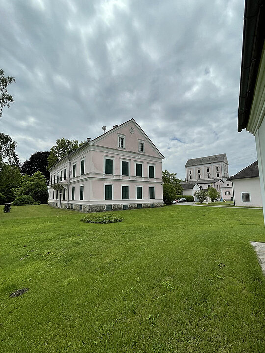 Dreharbeiten für "Wer bist du: Steiermark?" Zinnsammlung Dr. Karl Ruhmann, in der Trattenmühle bei Wildon