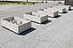 Die fünf Teile dieser Arbeit bestehen aus Beton und ähneln Archivboxen bzw. Setzkästen, die den reduzierten Charakter von virtuellen Modellen thematisieren.