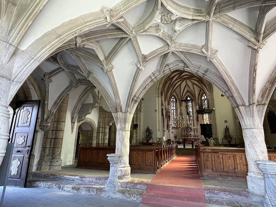 Dreharbeiten für "Wer bist du: Steiermark?" Pfarrkirche St. Oswald in Eisenerz