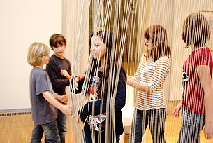 Schule schaut Museum