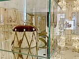 Zu sehen ist der Steirische Herzogshut im Spiegelsaal des Palais Herbersteins.