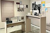 Innenansicht Ausstellung 1934 Zu sehen ist der erste Raum der Hofgalerie in der Ausstellung 1934