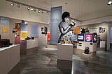 Ausstellungsansicht "Hört! Hört! 100 Jahre Radio" im Museum für Geschichte