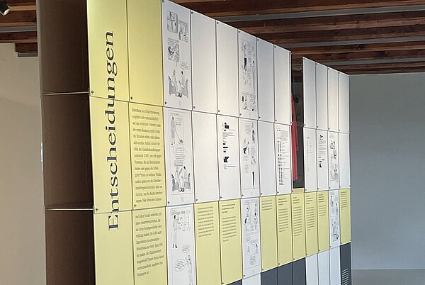 Innenansicht Jetzt im Recht Zu sehen ist ein Teil der Ausstellung "Jetzt im Recht!".