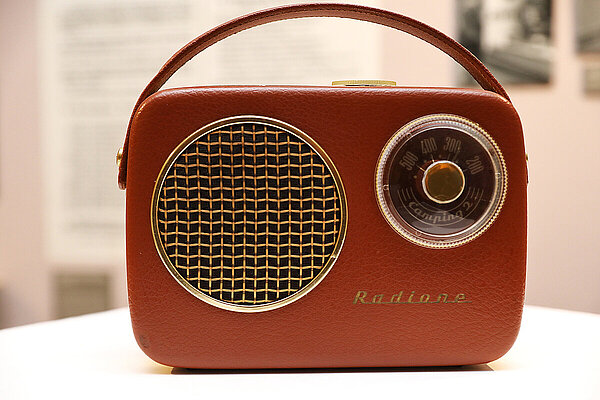 Ausstellungsansicht "Hört! Hört! 100 Jahre Radio" im Museum für Geschichte