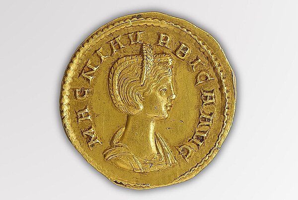 Aureus des Carinus für Magnia Urbica