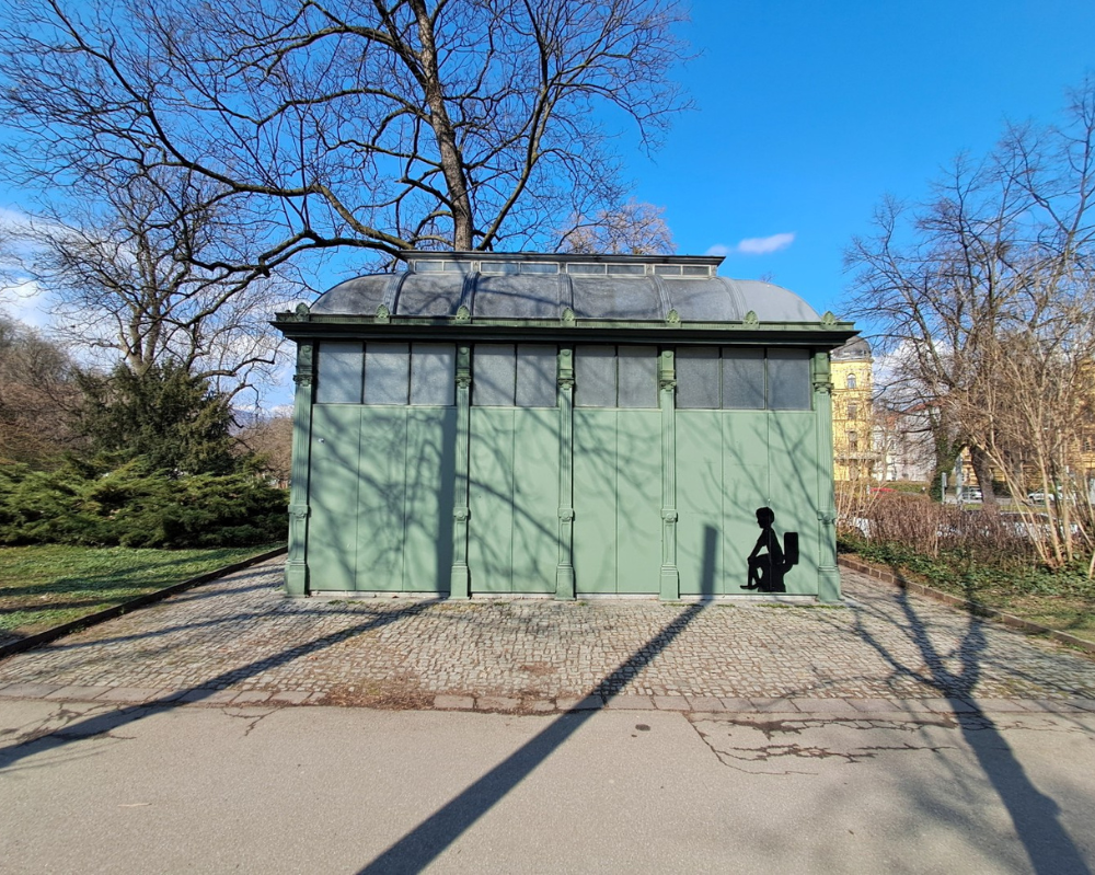 Grazer Bedürfnisanstalt mit "Bansky"